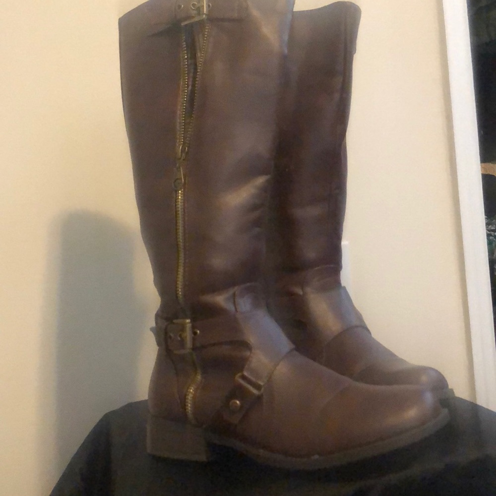 Guess brown winter boots!